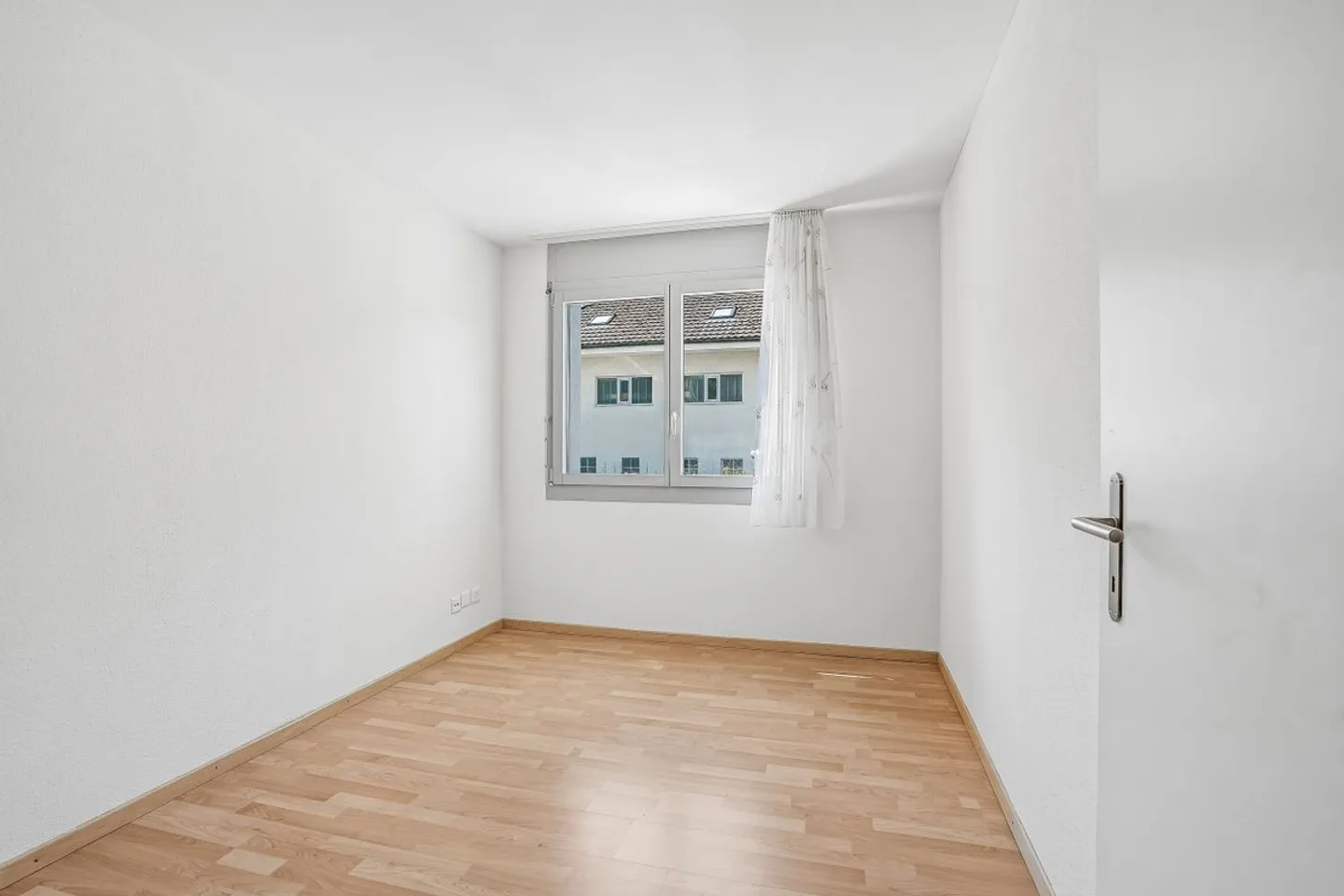 Detached 5-room single-family house with 3-room apartment and studio - Photo 12 of 13