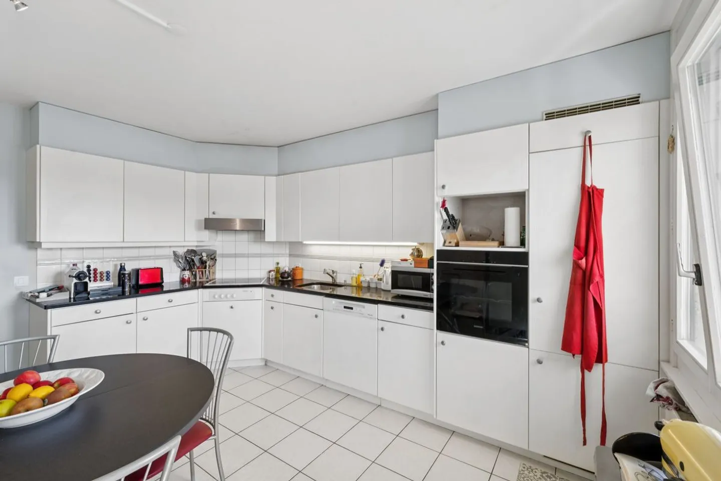 Gland - Superb 3.5 room bright apartment with fireplace, close to the train station - Photo 3 of 10