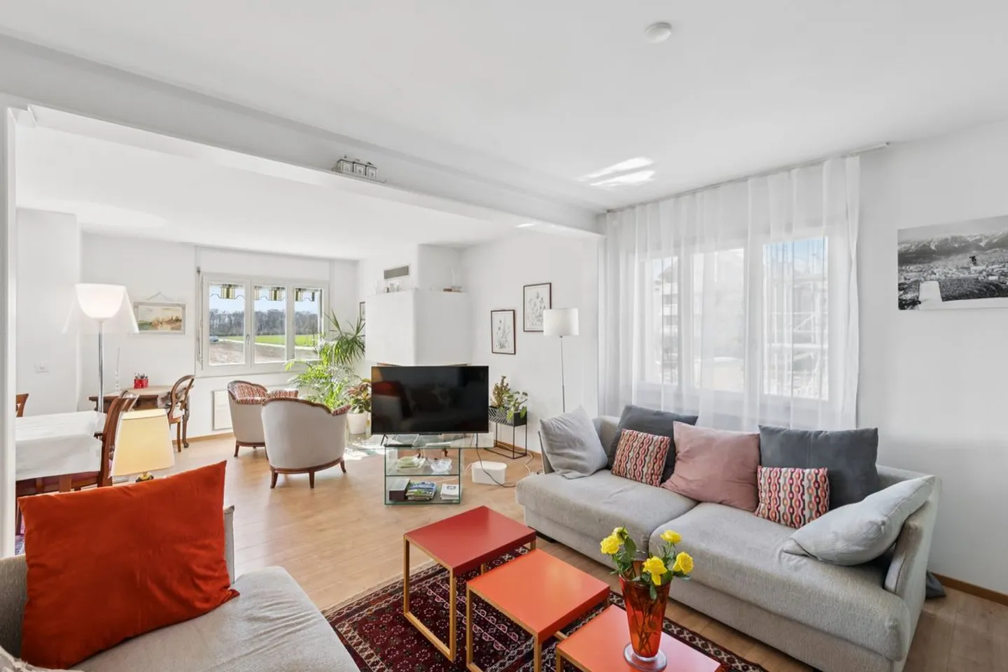 Gland - Superb 3.5 room bright apartment with fireplace, close to the train station - Photo 1 of 10