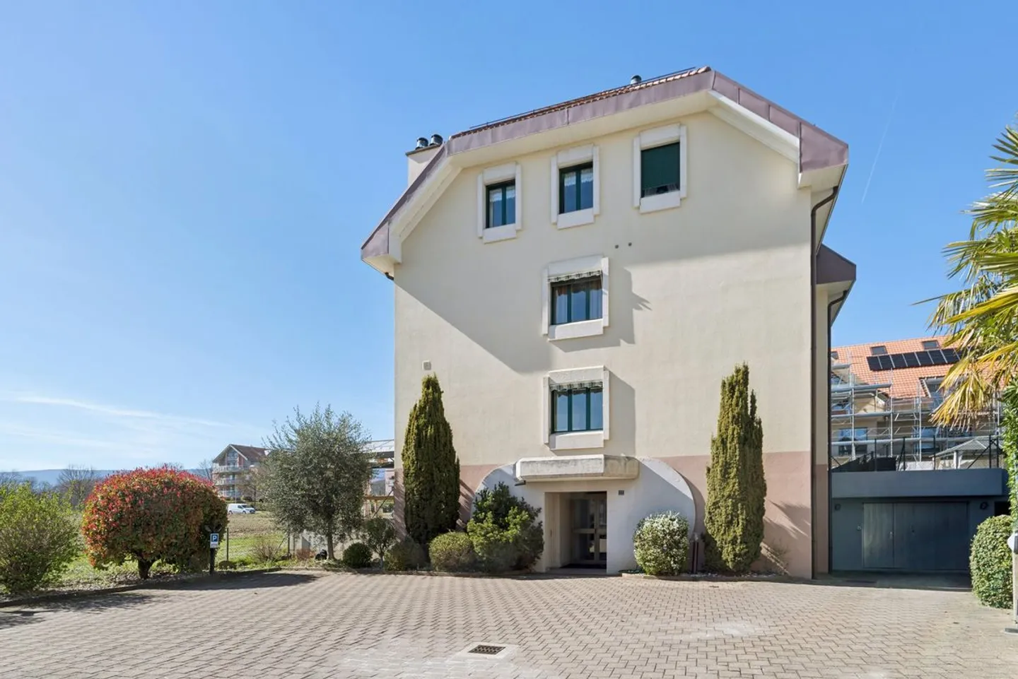 Gland - Superb 3.5 room bright apartment with fireplace, close to the train station - Photo 10 of 10