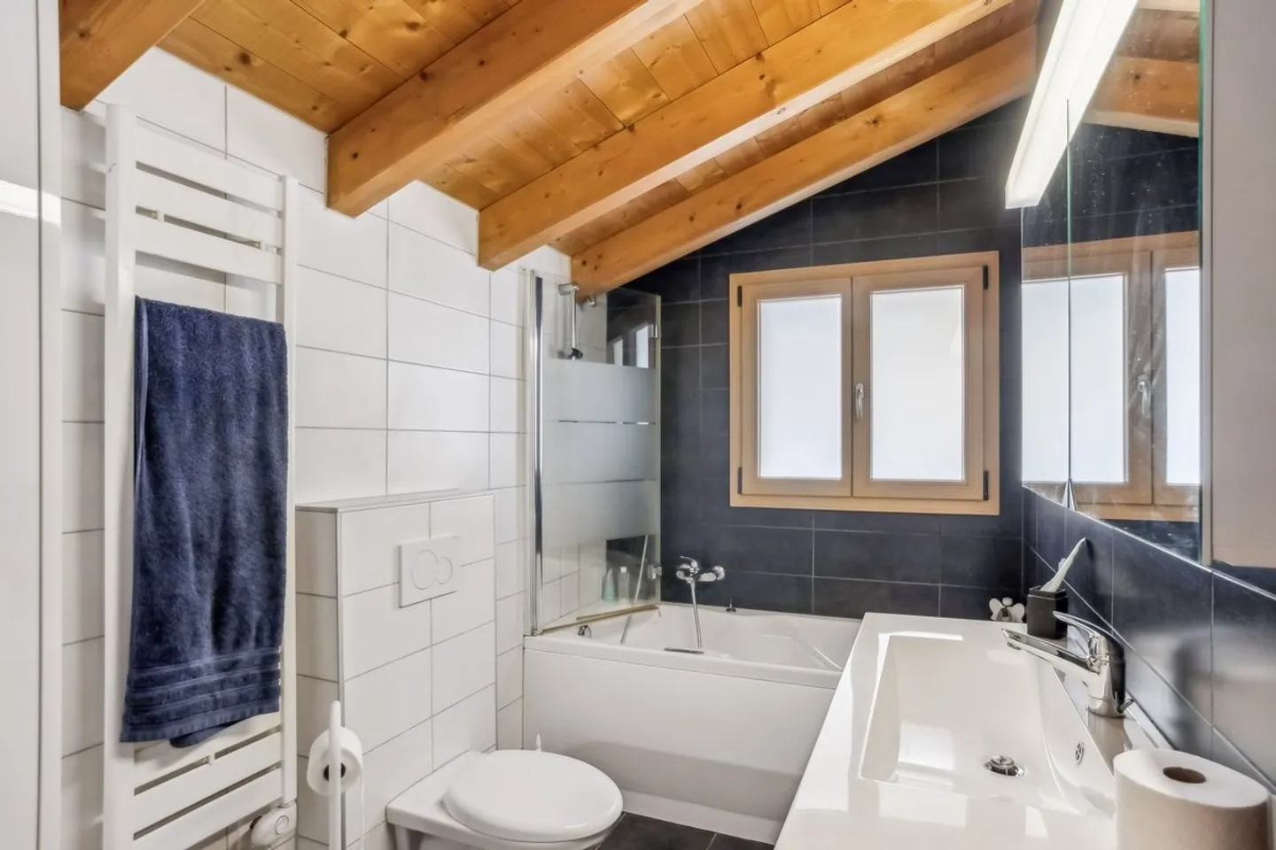 Charming individual chalet on the edge of the forest in Torgon - Photo 7 of 11