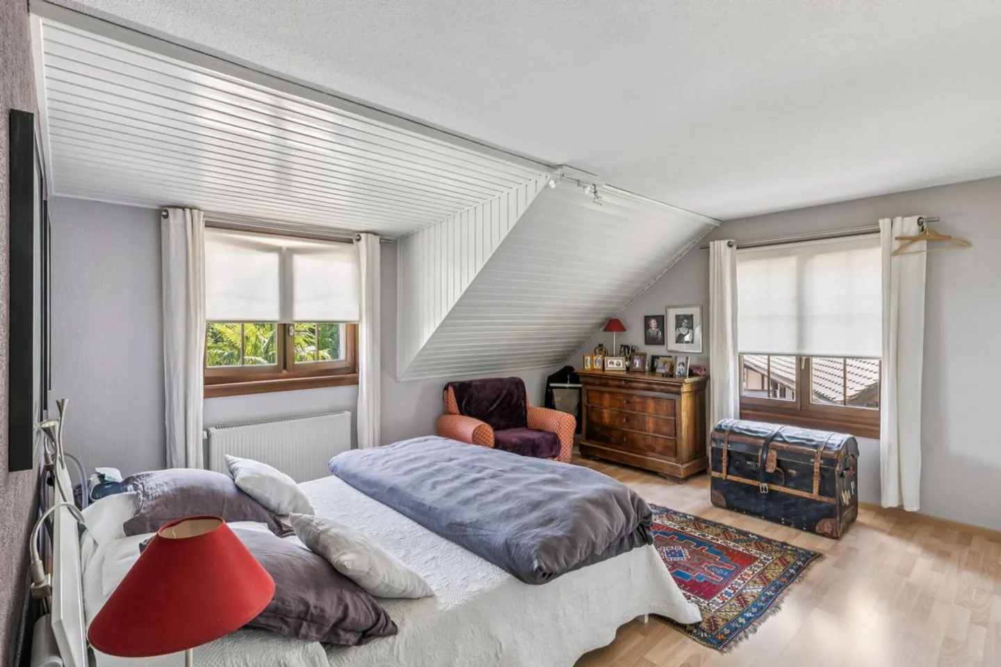 Villa with Stunning Lake View - Photo 8 of 10