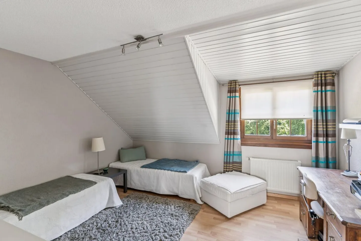 Villa with Stunning Lake View - Photo 9 of 10