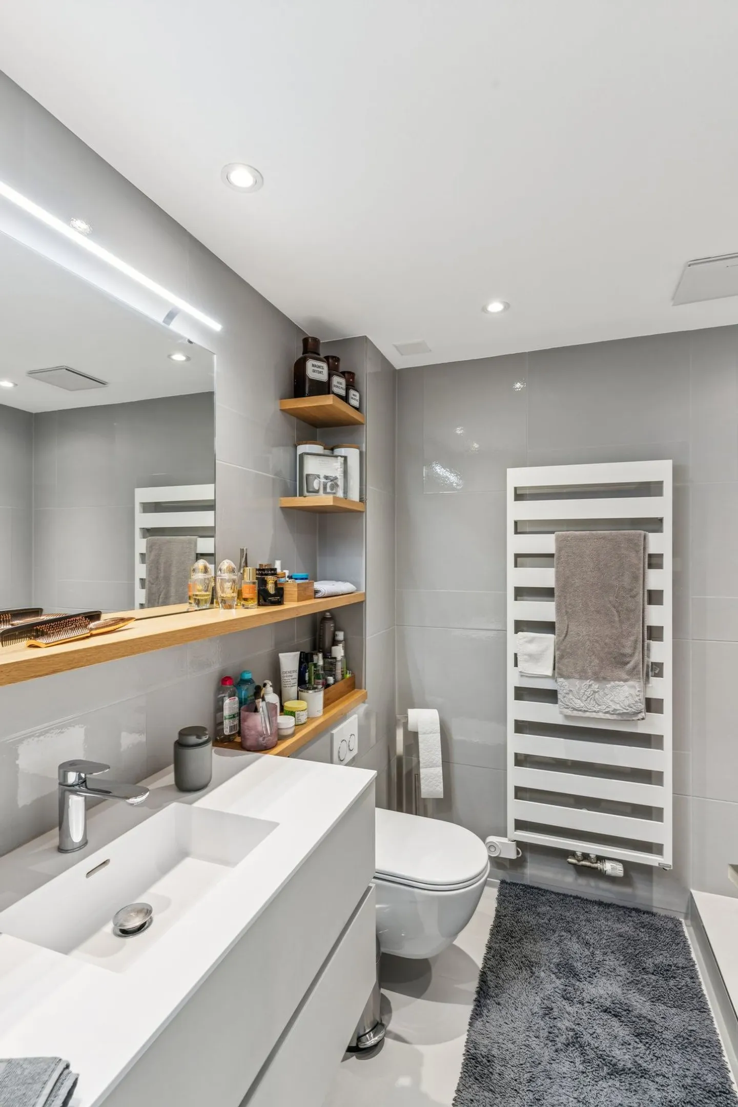 Villa with Stunning Lake View - Photo 10 of 10