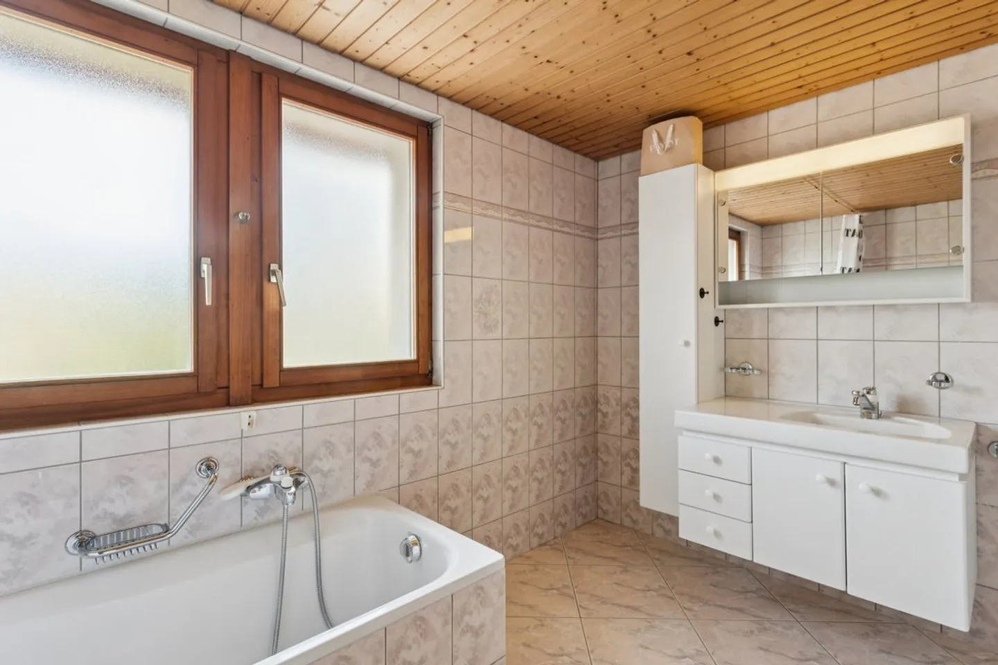 Renoviertes 5-Zimmer-Haus mit grossem Garten in Villarzel - Foto 8 von 10