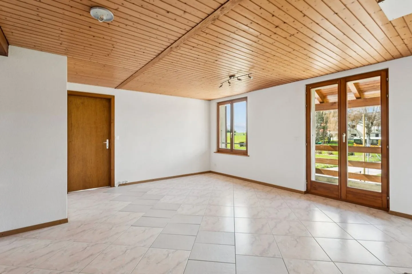 Duplex rénové avec jardin privé - Photo 7 sur 11