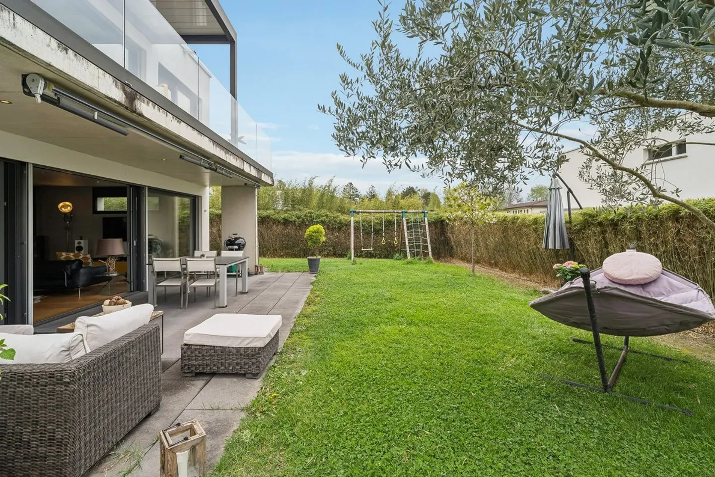 Between Lake and Vines - Exceptional House in the Heart of Vully - Photo 3 of 10