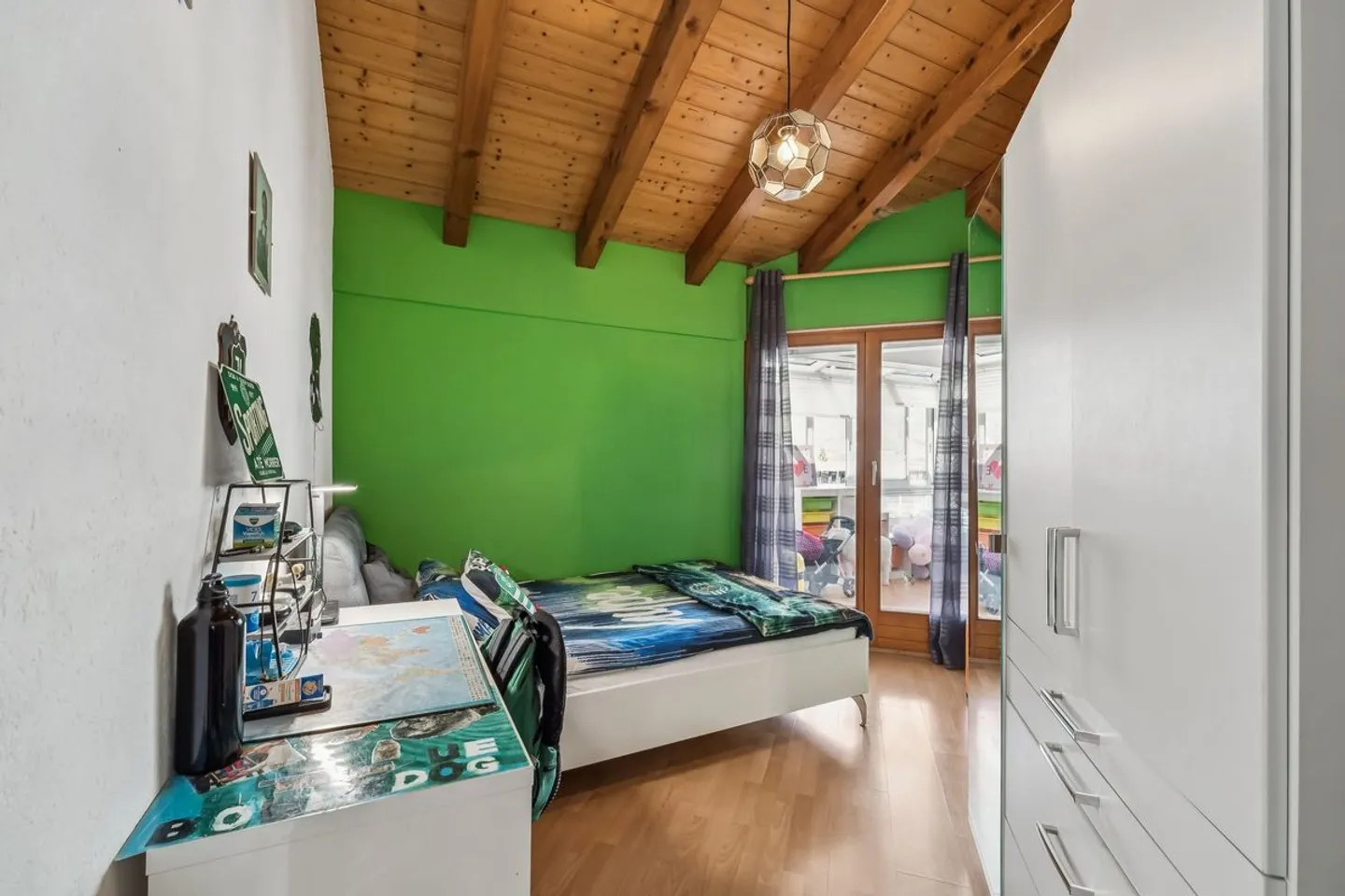 Renovierte Dachgeschosswohnung mit privatem Außenbereich in Chalais - Foto 8 von 11