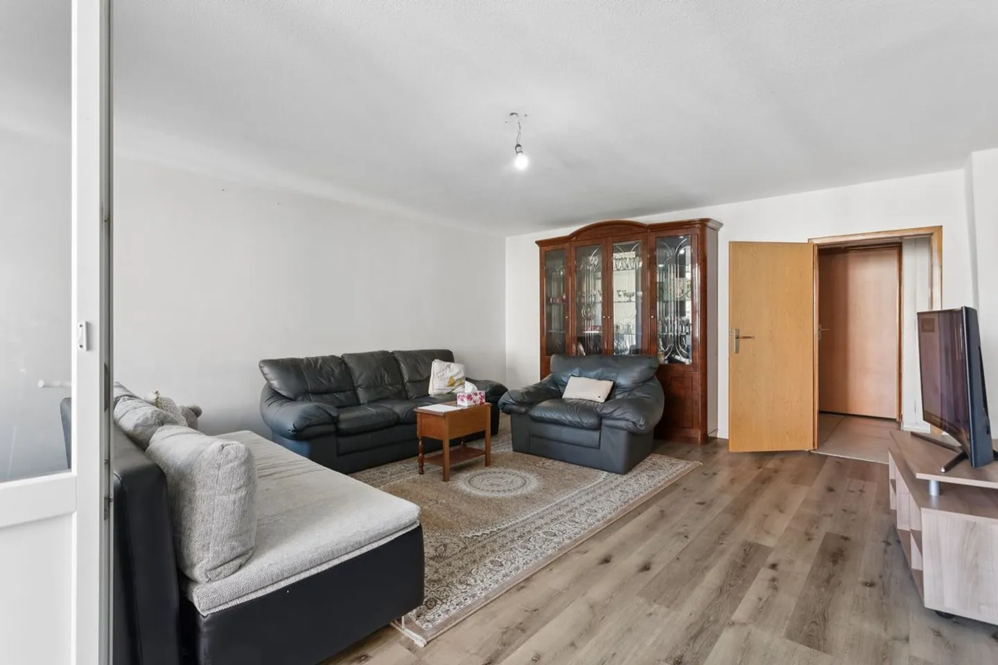 Appartement spacieux avec terrasse - Photo 2 sur 6