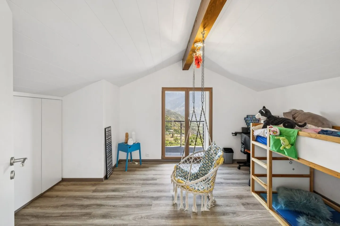 Grande villa luminosa con vista mozzafiato - incluso un appartamento indipendente di 3,5 locali. - Foto 8 di 11