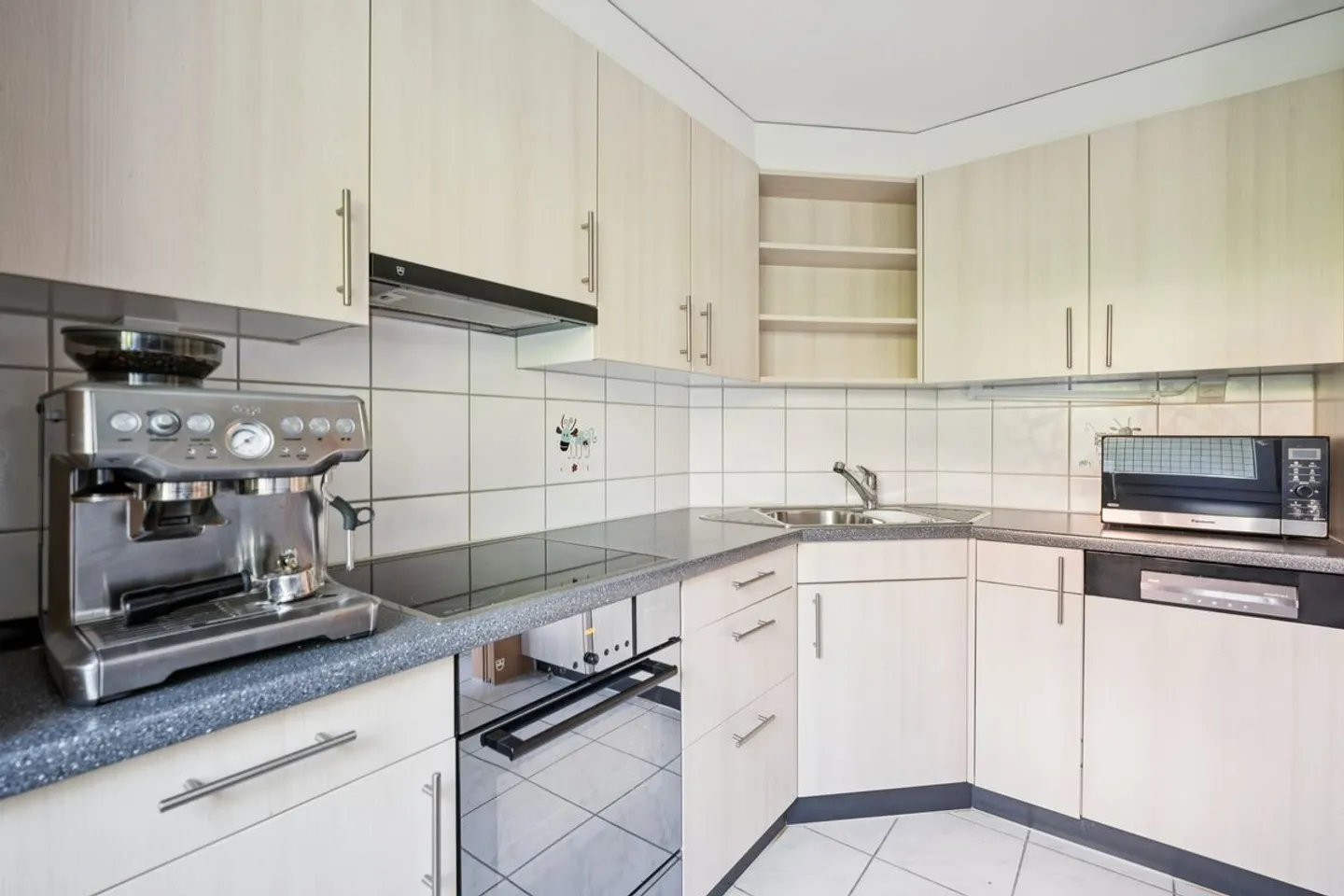 Well-kept and spacious in a quiet location - Photo 8 of 13