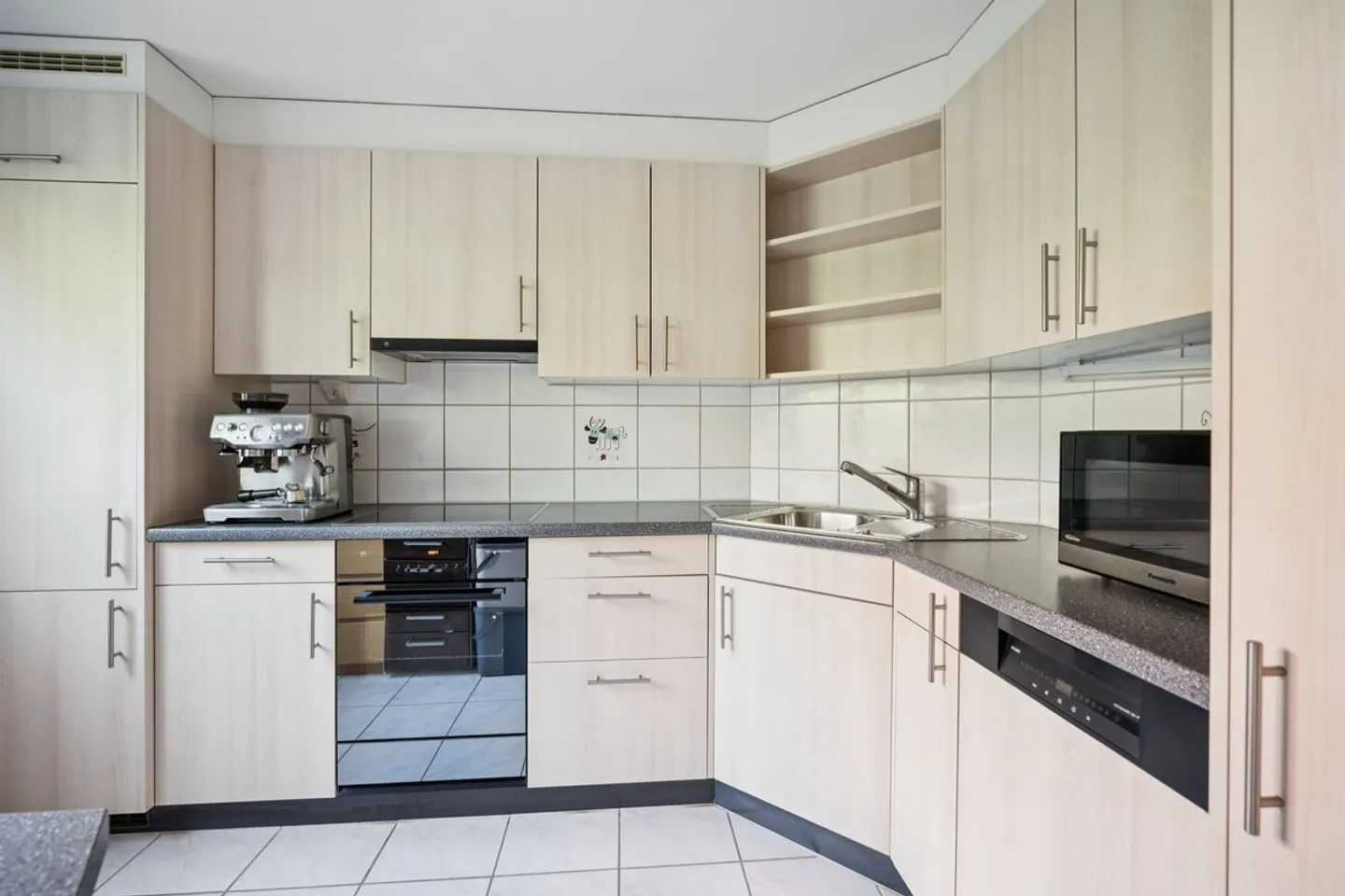Well-kept and spacious in a quiet location - Photo 10 of 13