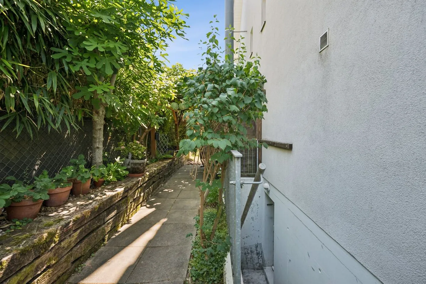 Well-kept and spacious in a quiet location - Photo 7 of 13