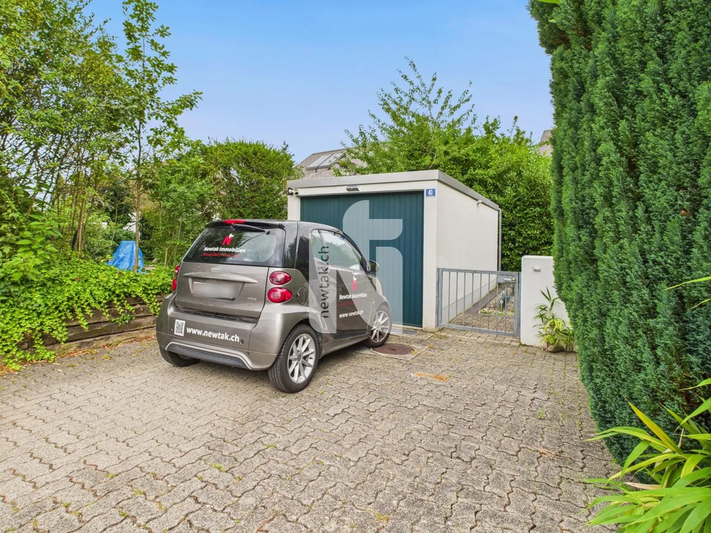 Freistehendes 6.5-Zimmer-Einfamilienhaus auf vier Etagen mit grossem Garten, Garage und Wellnessbereich in ruhiger, exklusiver Lage auf dem Bruderholz - Foto 5 von 13