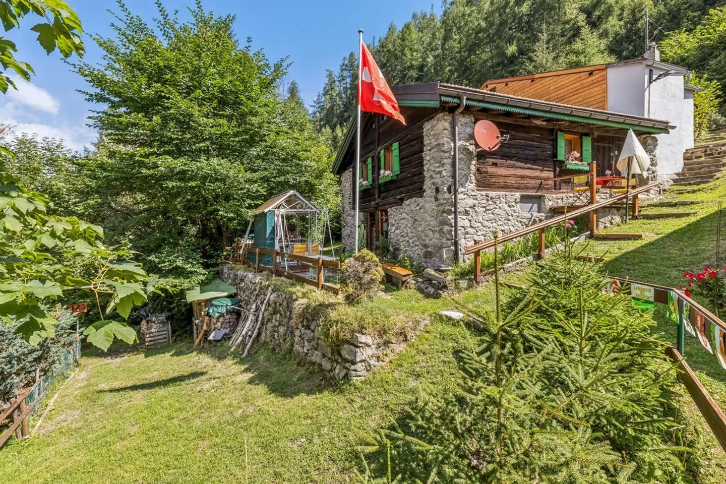 Authentisches Mayen von 1857 auf über 4000 m2 Land - Foto 1 von 12