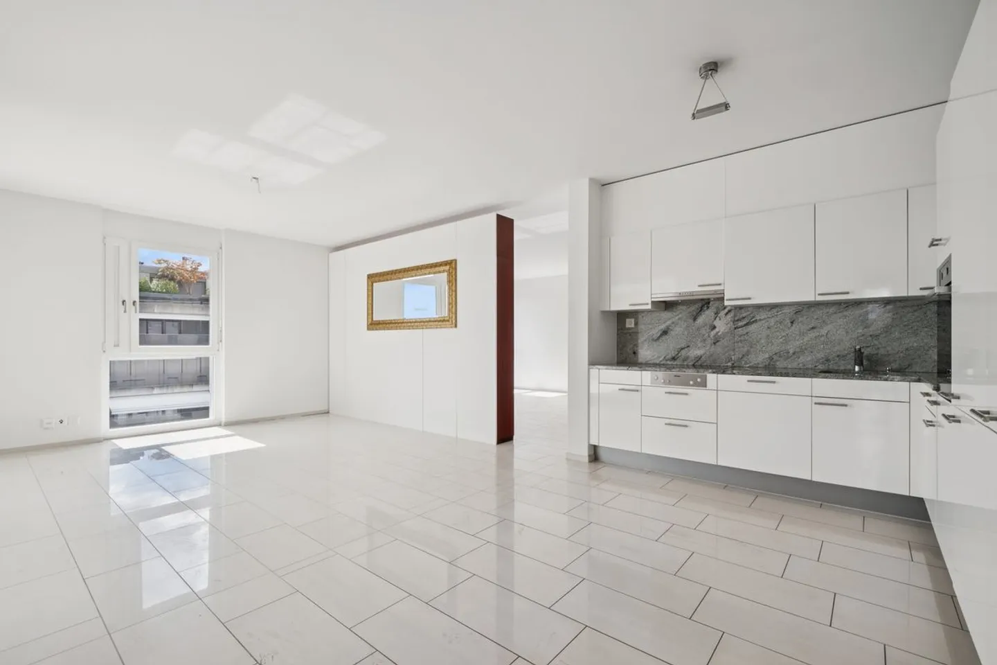 Modernes Apartment mit Balkonblick - Foto 6 von 11