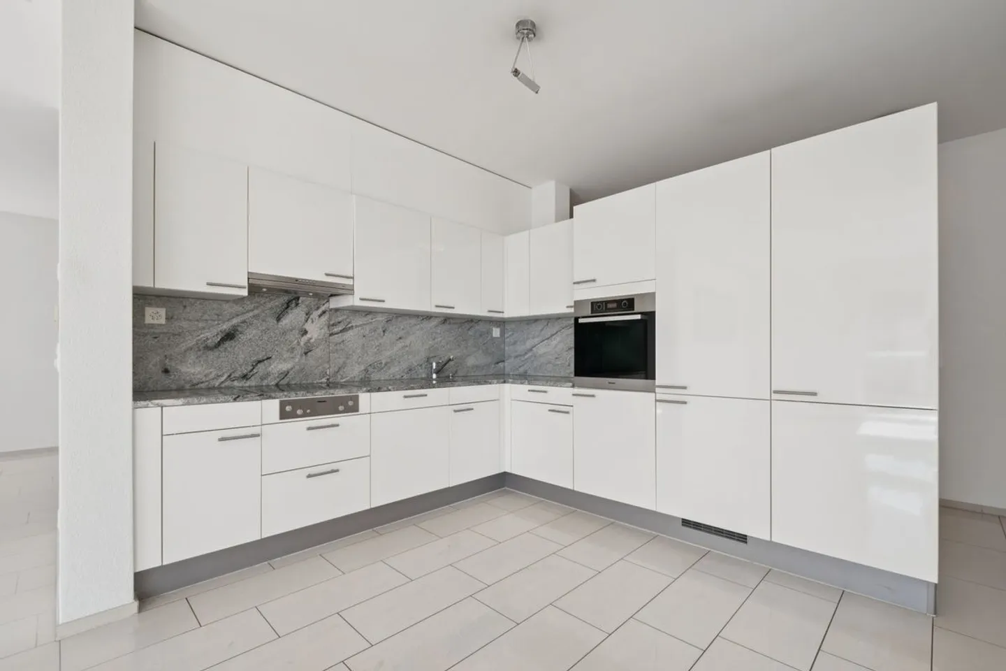 Modernes Apartment mit Balkonblick - Foto 5 von 11