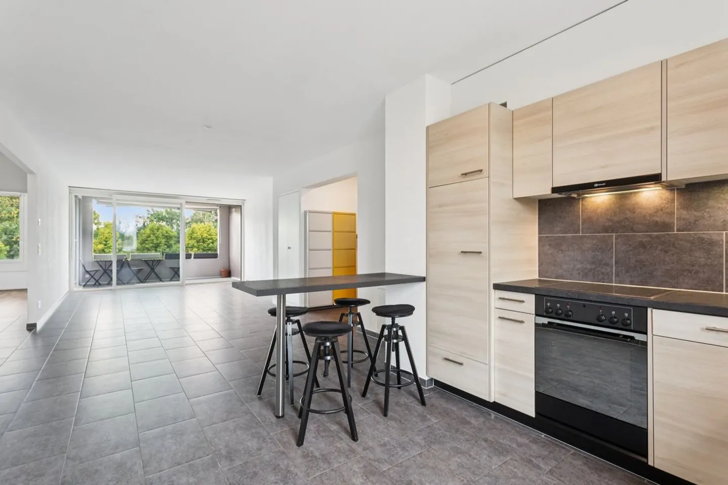 Appartement lumineux de 3,5 pièces avec loggia - Foto 7 von 10
