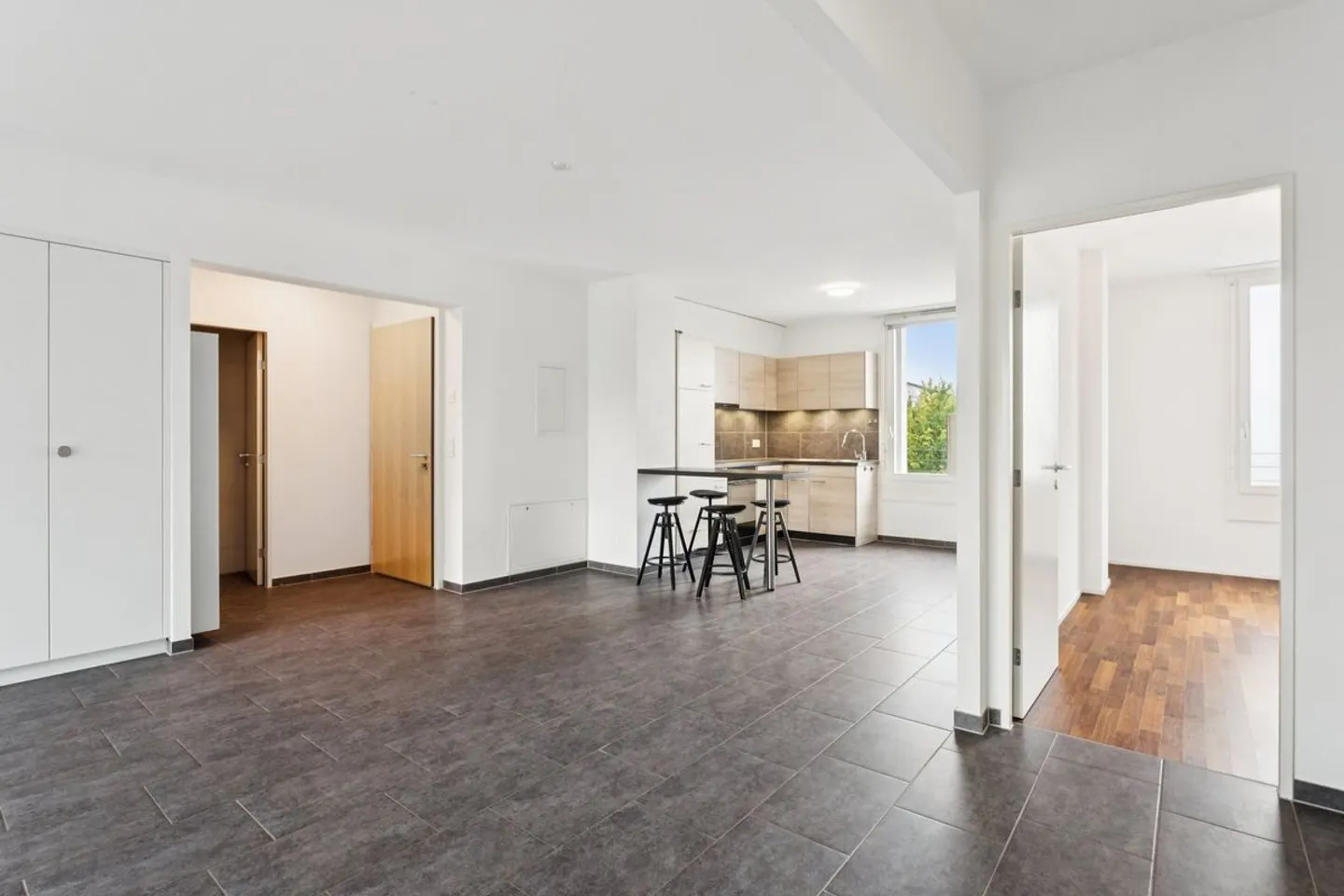 Appartement lumineux de 3,5 pièces avec loggia - Foto 1 von 10