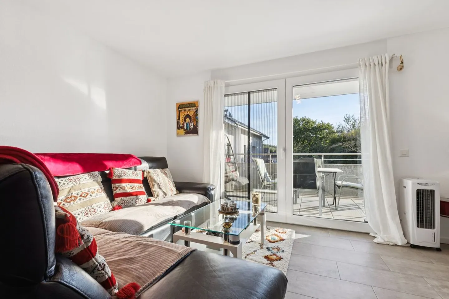 Bright 2.5-room apartment with balcony - Photo 3 of 12