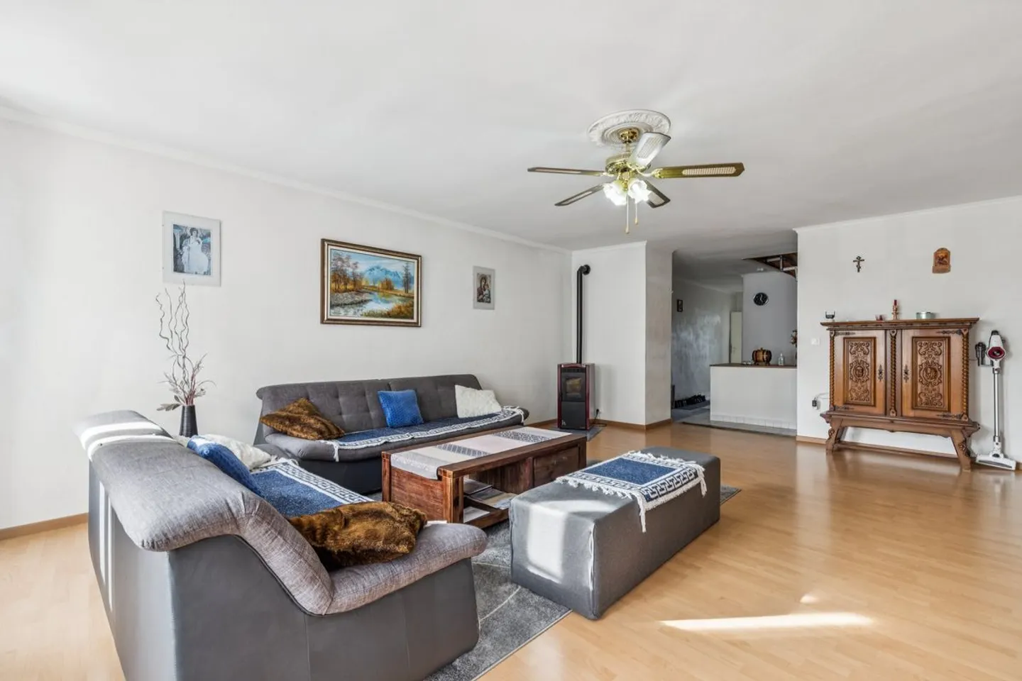 Maison de 7,5 pièces avec local commercial et 5 places de parc au centre de Romont - Foto 2 di 12