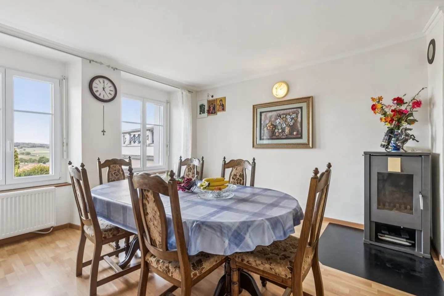 Maison de 7,5 pièces avec local commercial et 5 places de parc au centre de Romont - Foto 3 di 12
