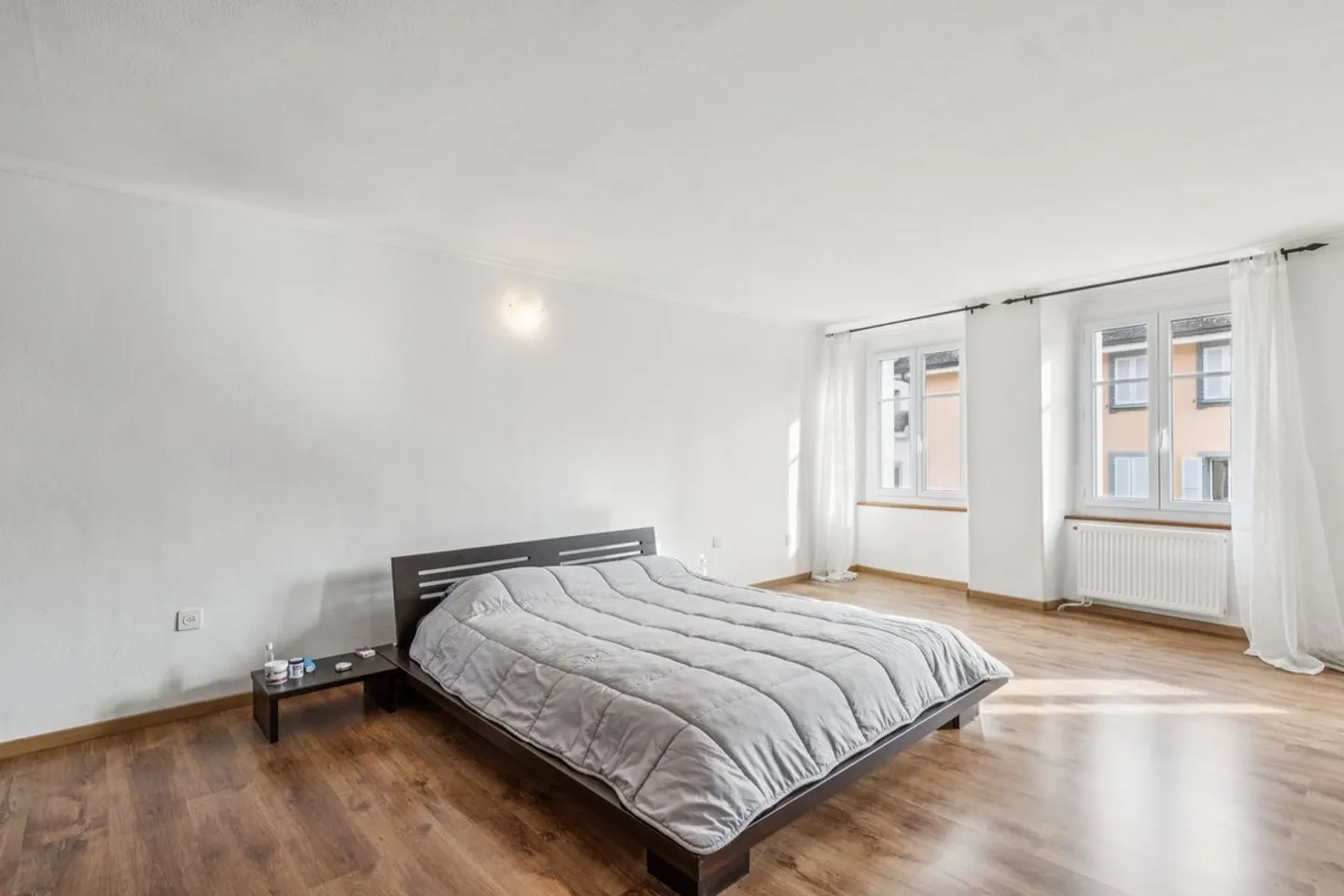 Maison de 7,5 pièces avec local commercial et 5 places de parc au centre de Romont - Foto 5 di 12