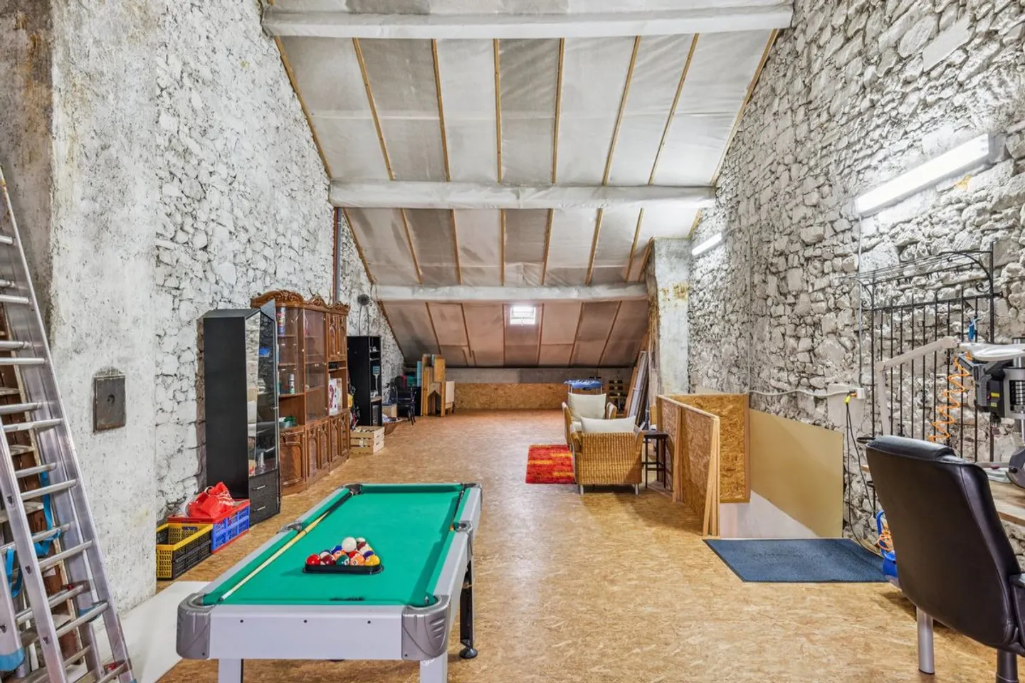 Maison de 7,5 pièces avec local commercial et 5 places de parc au centre de Romont - Foto 9 di 12