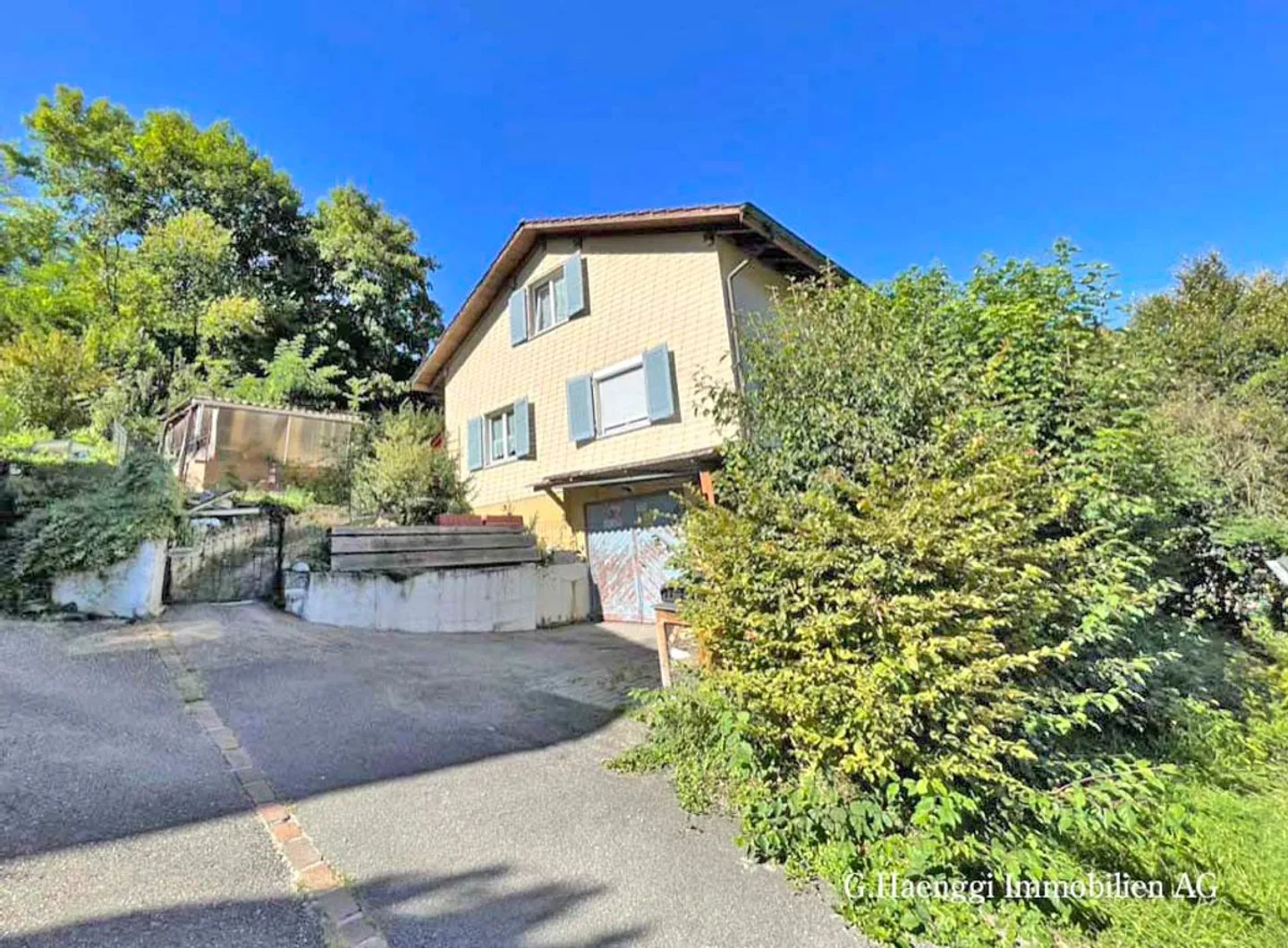 Casa indipendente di 5,5 stanze con potenziale al confine della foresta - Foto 3 di 12
