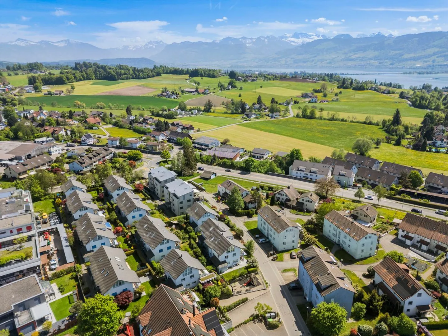 Maison individuelle spacieuse de 6,5 pièces à Wolfhausen ZH - Photo 3 sur 13