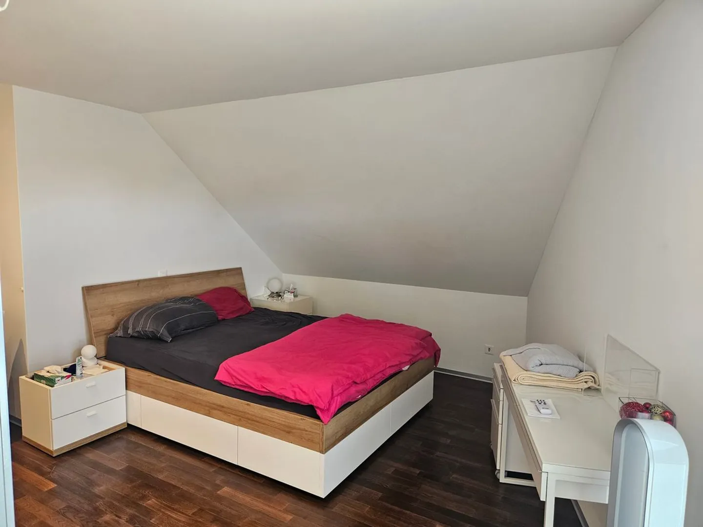 Geräumige 3.5-Zimmer Dachwohnung mit Aussicht in Weiningen - Foto 6 von 13