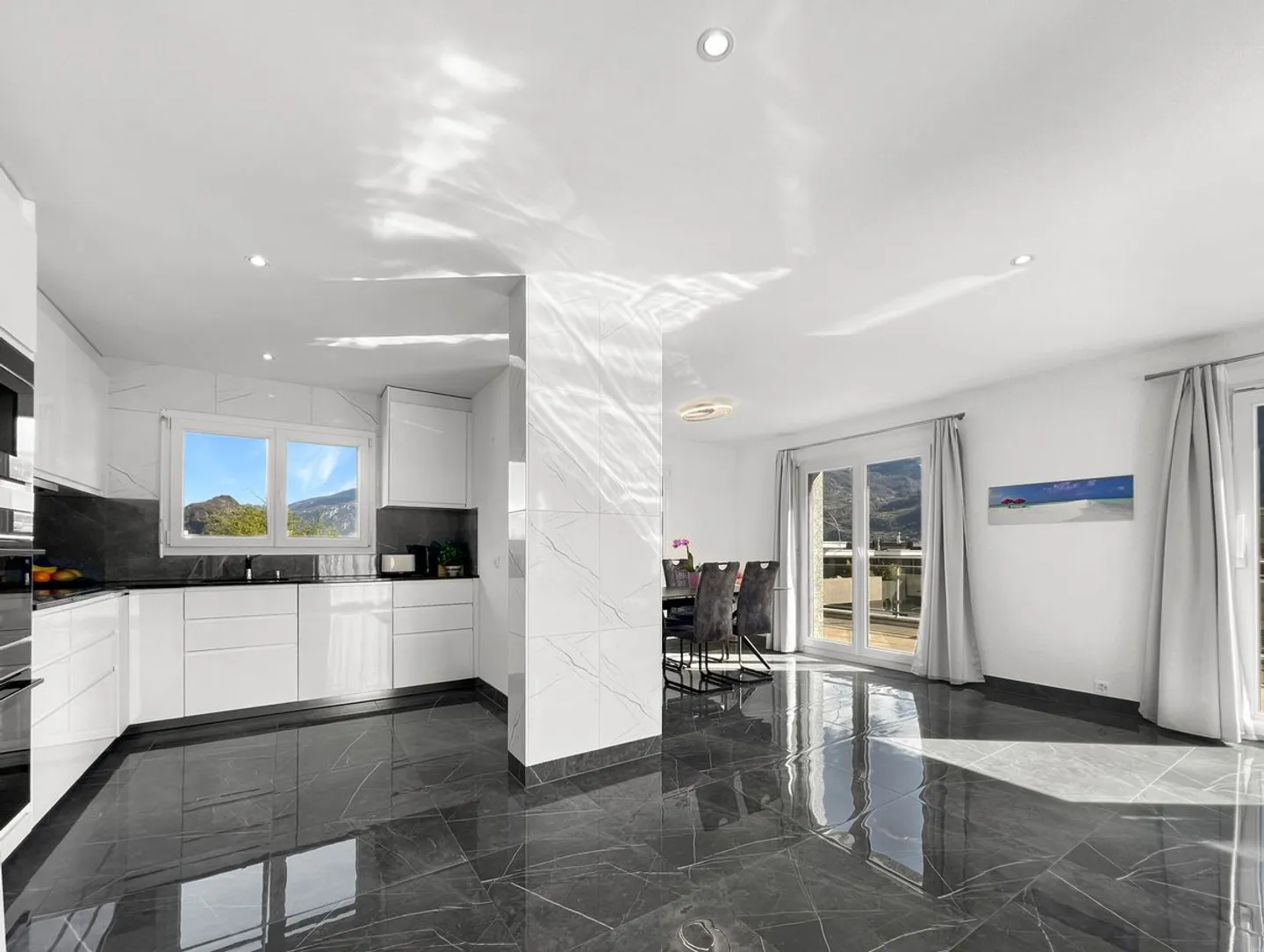 Sublime Attic 360° 5½ of 130m2! - Photo 2 of 13