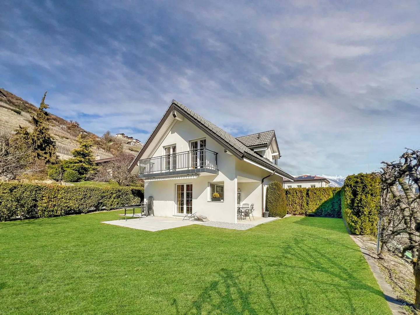 Villa 5.5 rooms - Elegance and privileged setting - Photo 3 of 13