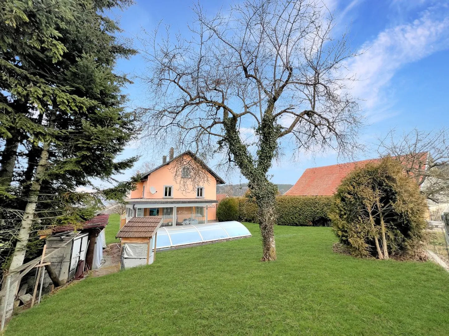 Einfamilienhaus mit Pool und dominanter Aussicht - Foto 2 von 5