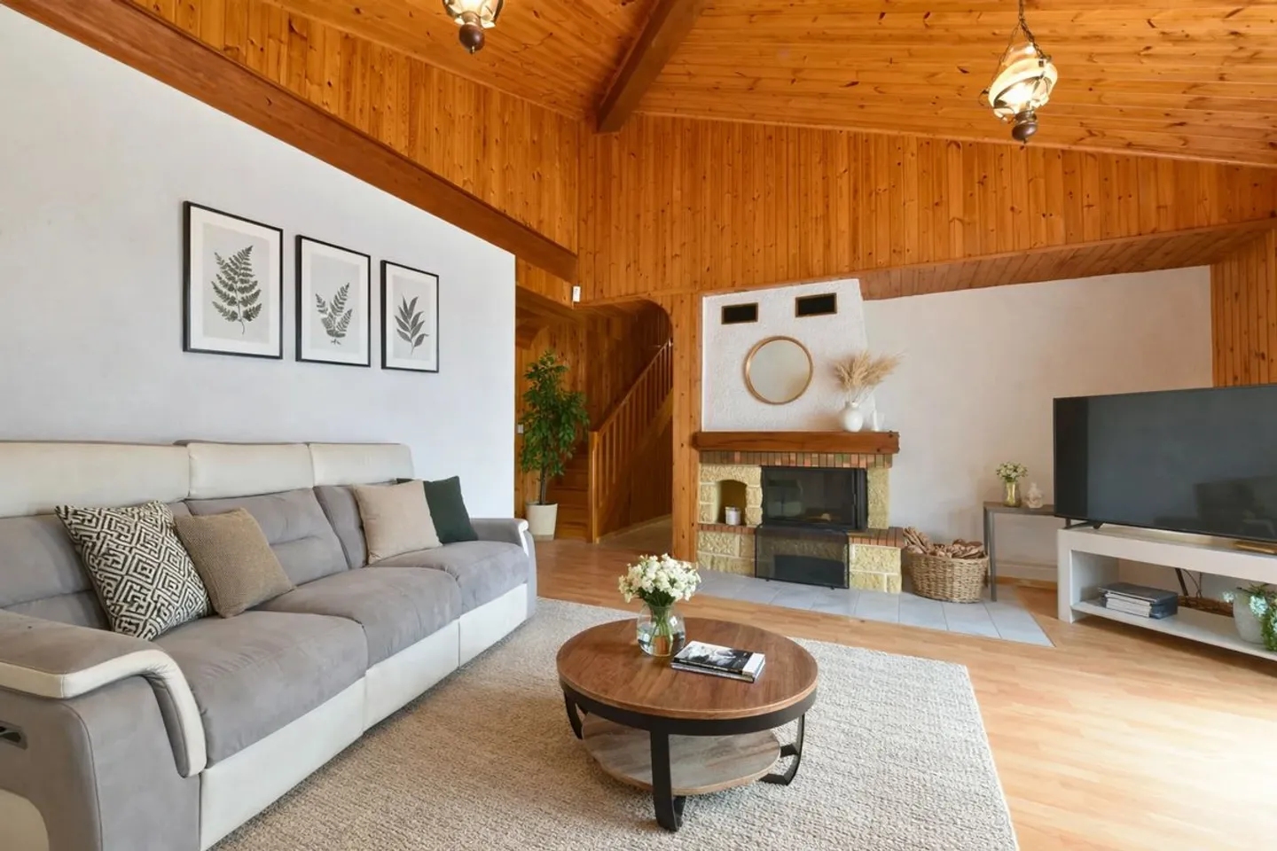 Comfort, space and light - Semi-detached villa with swimming pool - Photo 3 of 12