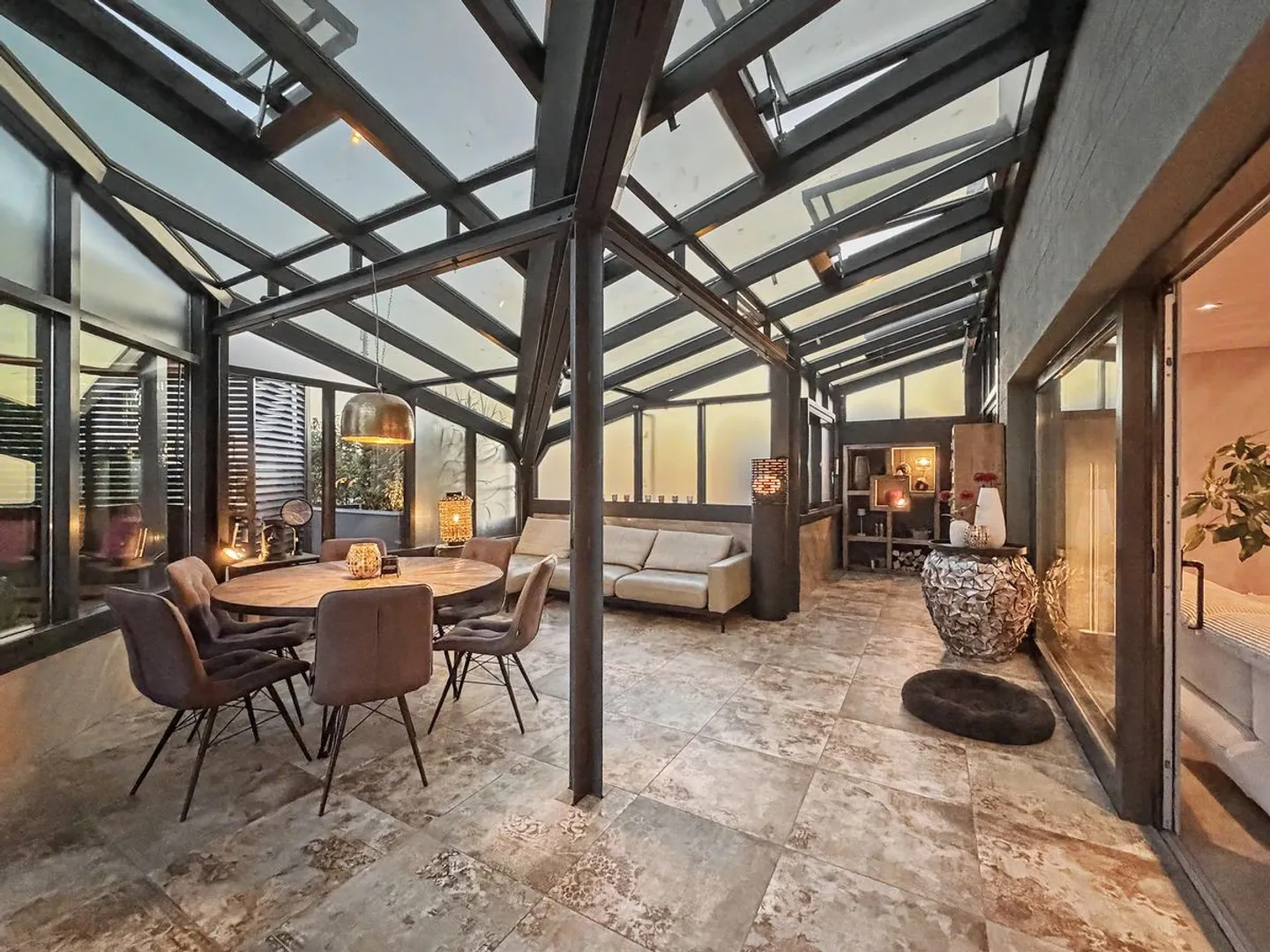 Light-flooded, very luxurious penthouse apartment with lots of privacy and mountain views - Photo 8 of 13