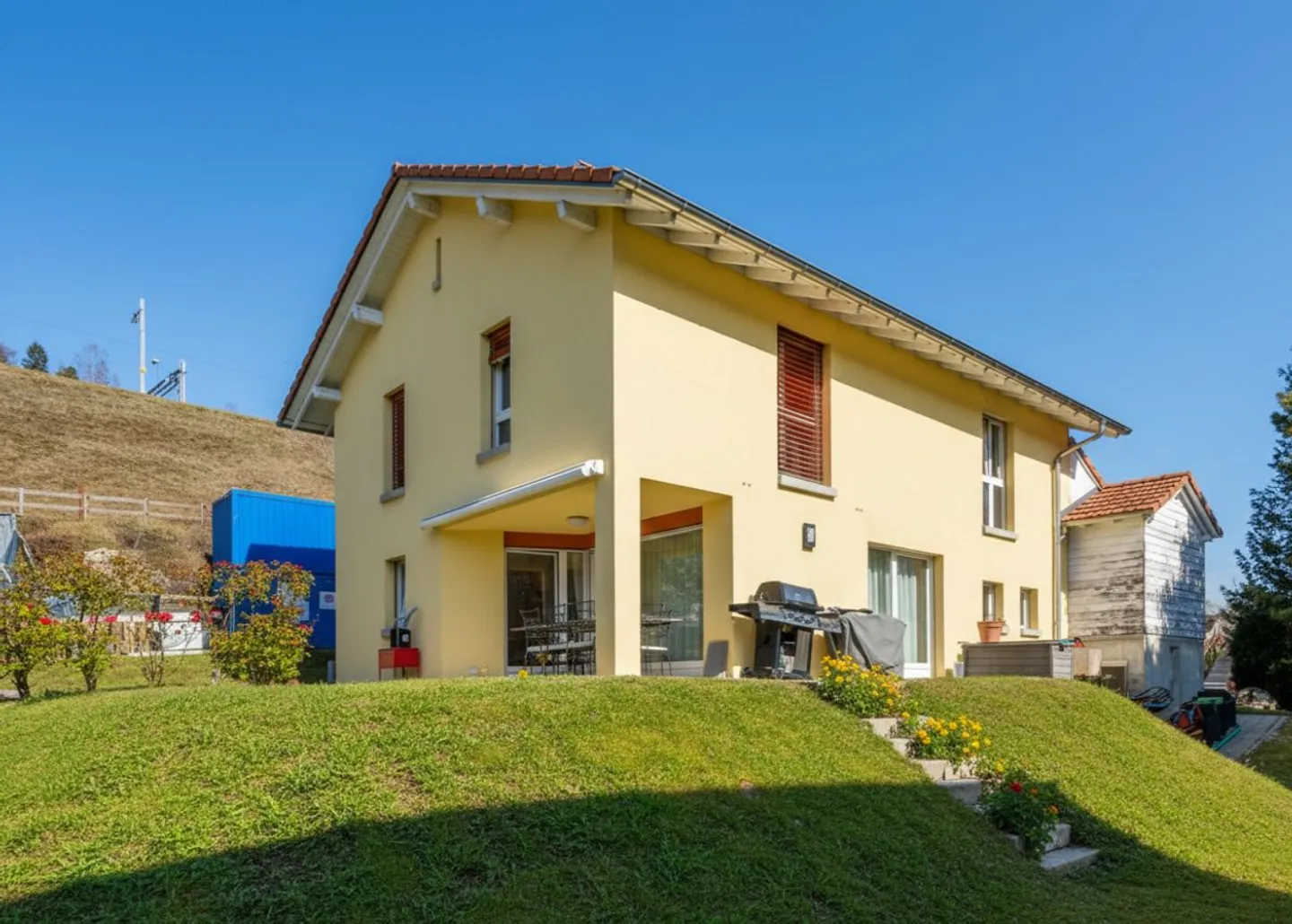 Vallorbe - Individual Villa - Garden, Terrace and Quality Features - Photo 1 of 8