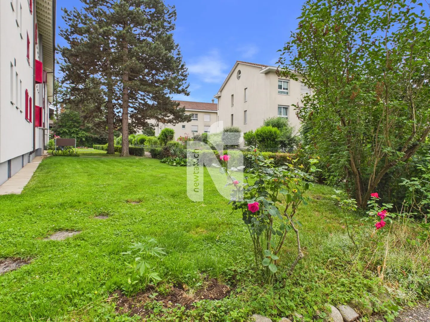 Spacious and flooded with light: 4.5-room apartment with sauna, balcony, and underground parking space - Photo 4 of 12