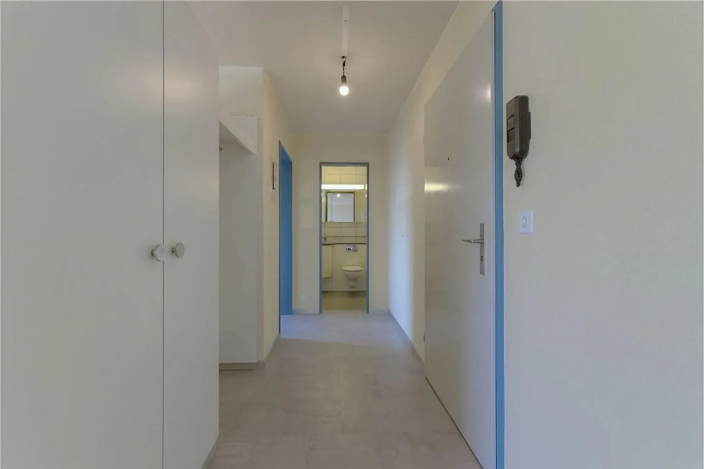 2½-Zimmer-Eigentumswohnung mit sonnigem Balkon - Foto 7 di 11