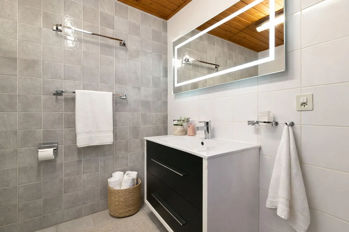 Comfort, space and light - Semi-detached villa with swimming pool - Photo 10 of 12