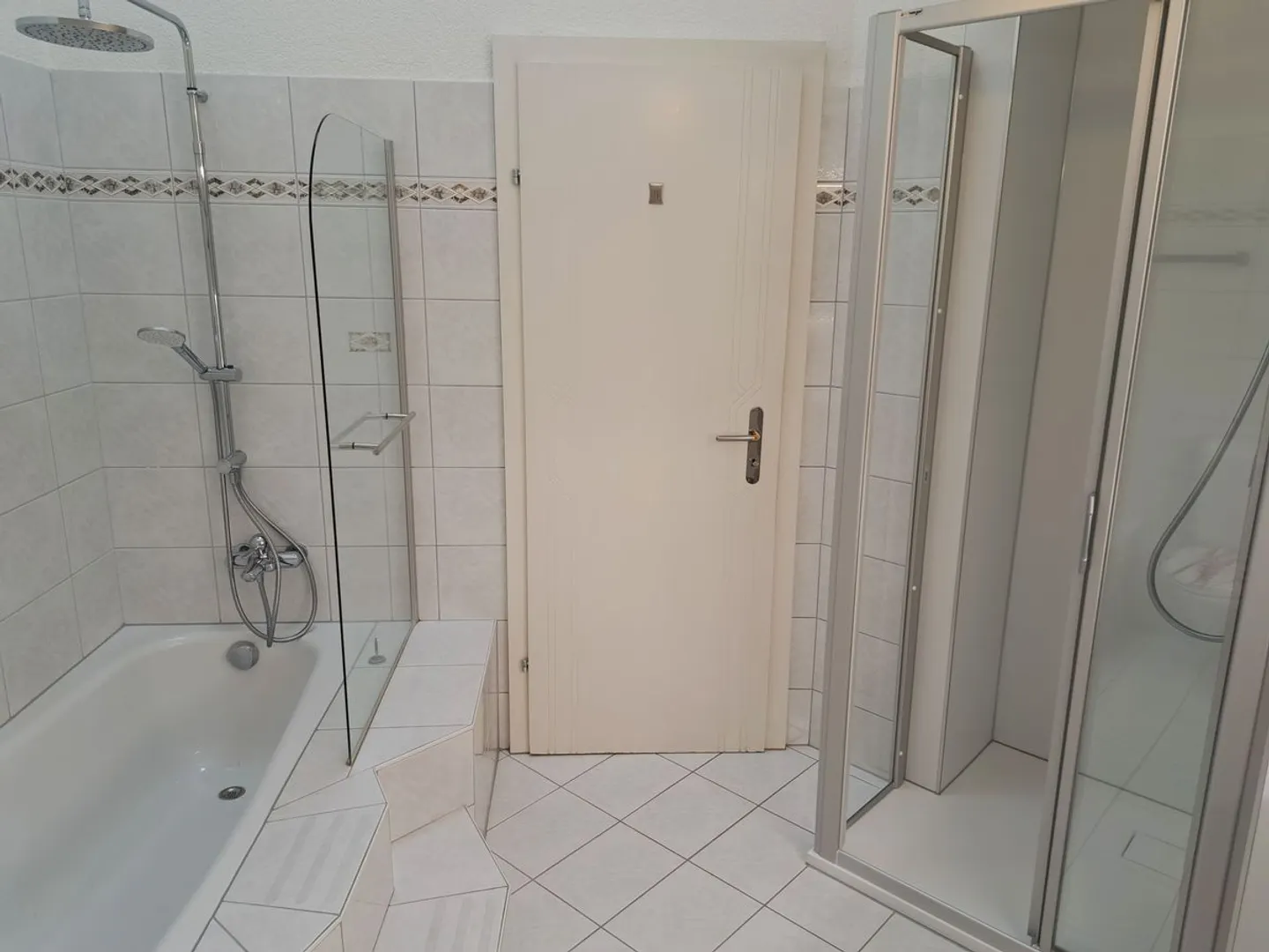 Zweistöckiges Raumwunder in Bremgarten: 6.5-Zimmer-Maisonette mit beheiztem Pavillon & Bastelraum - Photo 8 sur 11