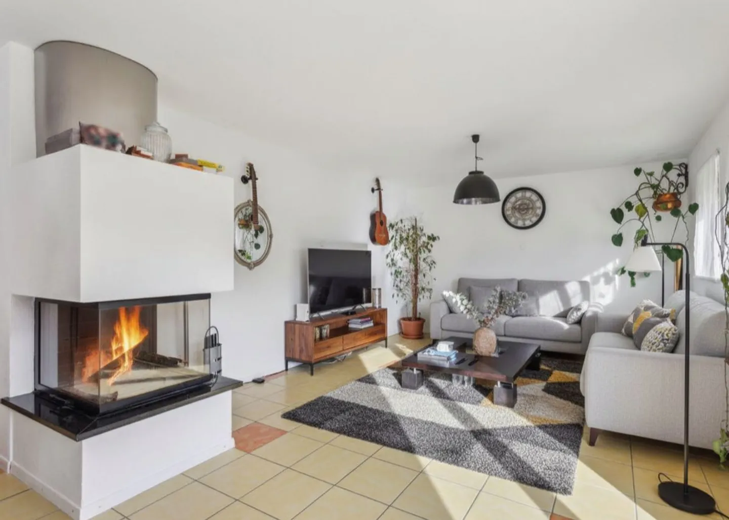 Vallorbe - Individual Villa - Garden, Terrace and Quality Features - Photo 5 of 8