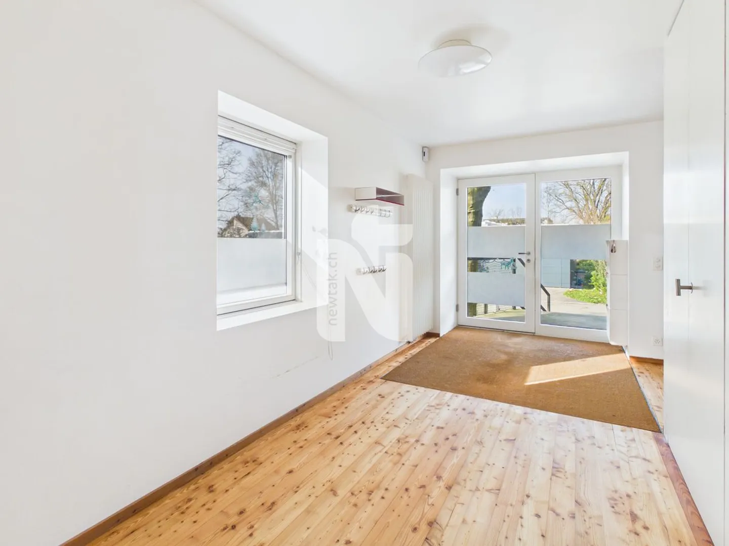 Tranquillo, adatto alle famiglie, moderno con giardino e design unico - Foto 3 di 13