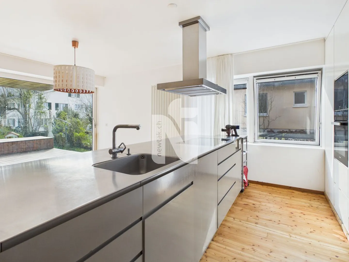 Tranquillo, adatto alle famiglie, moderno con giardino e design unico - Foto 5 di 13