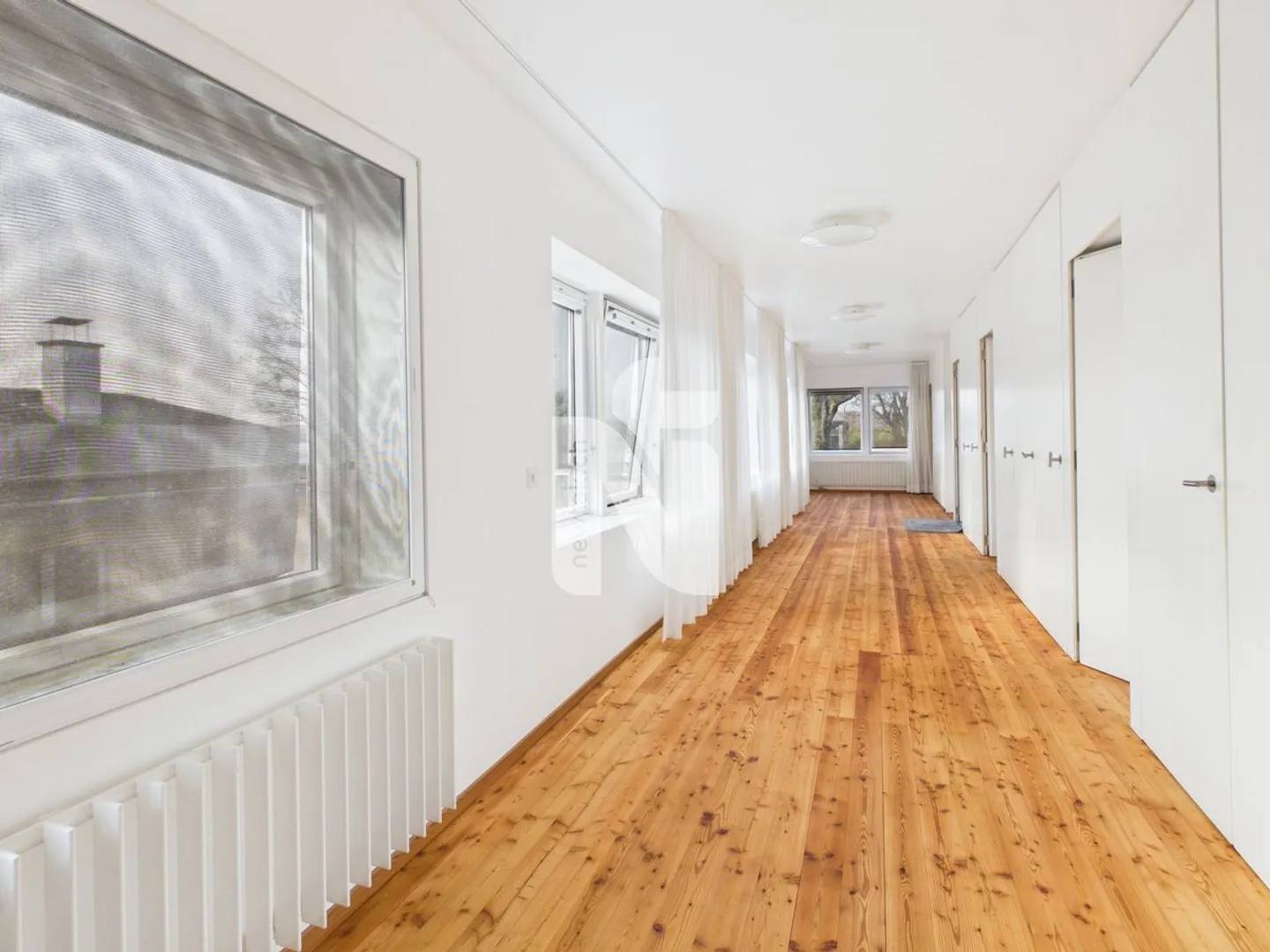 Tranquillo, adatto alle famiglie, moderno con giardino e design unico - Foto 8 di 13