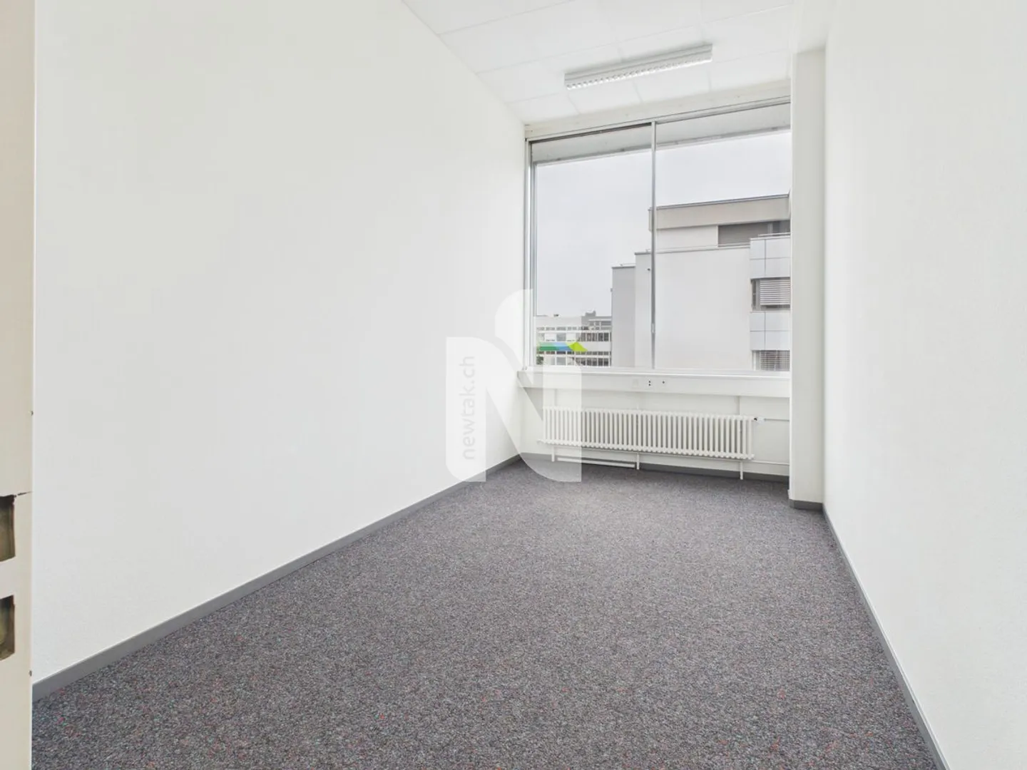 Bureau et étage commercial avec infrastructure logistique professionnelle - Photo 4 sur 8