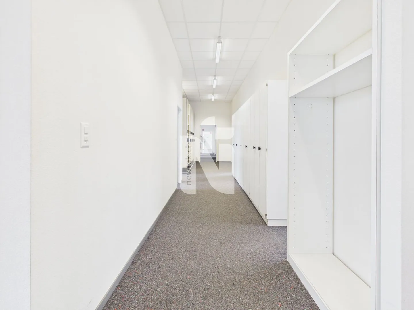 Bureau et étage commercial avec infrastructure logistique professionnelle - Photo 6 sur 8