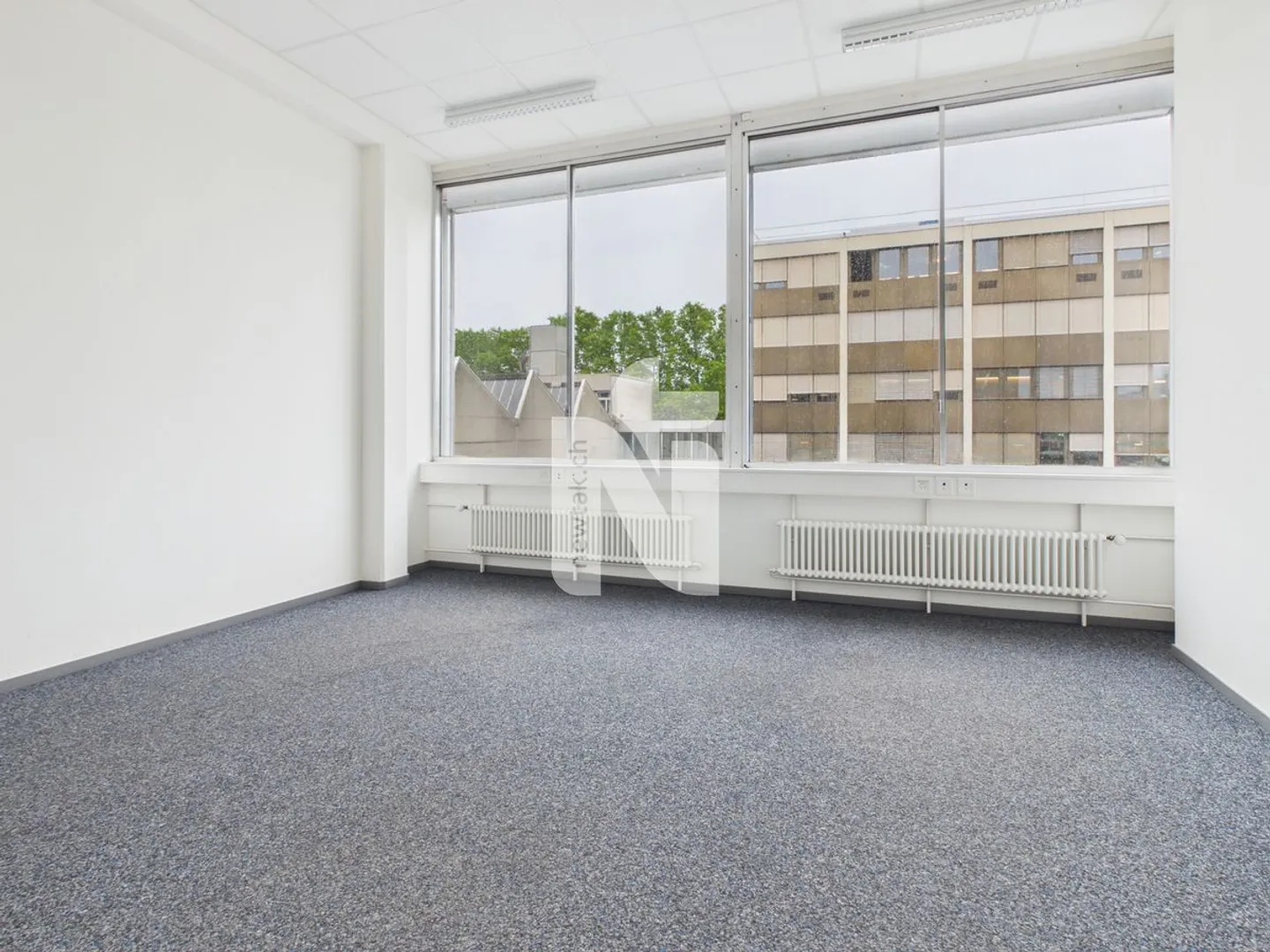 Bureau et étage commercial avec infrastructure logistique professionnelle - Photo 5 sur 8