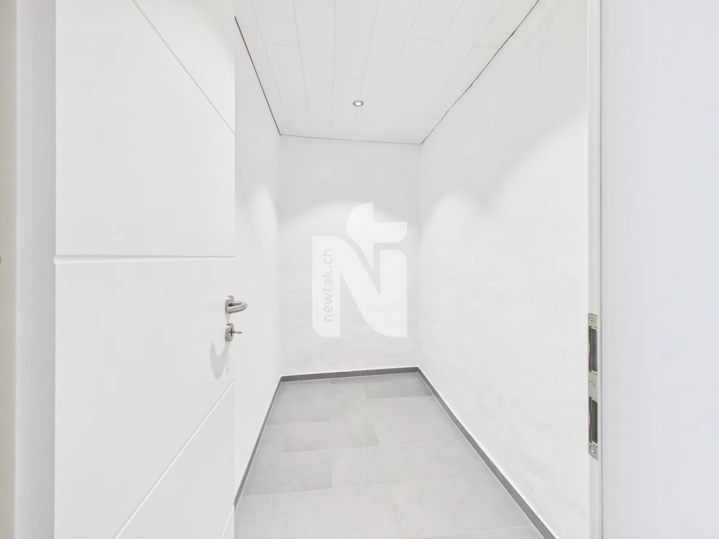 Appartamento 2.5 camere ristrutturato con charme rustico e balcone in posizione centrale a Liestal - Foto 10 di 13