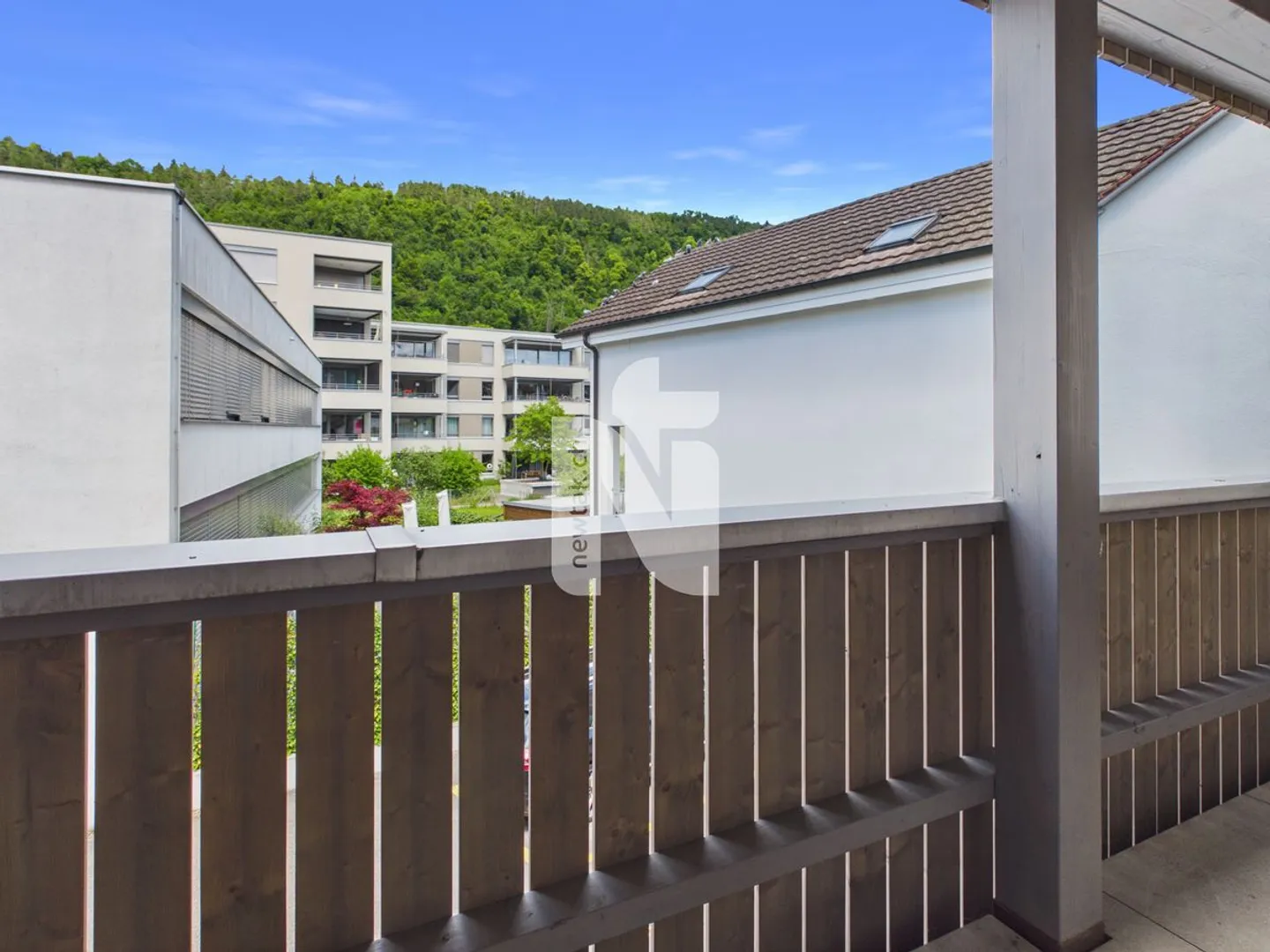 Appartamento 2.5 camere ristrutturato con charme rustico e balcone in posizione centrale a Liestal - Foto 12 di 13